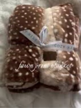 Fawn Throw blanket with polkadots very soft